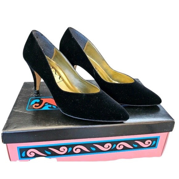 Vintage 90s Touch Of Nina Black Velvet Heels Pumps Shoes Leather Sole 6.5 M - Picture 3 of 16
